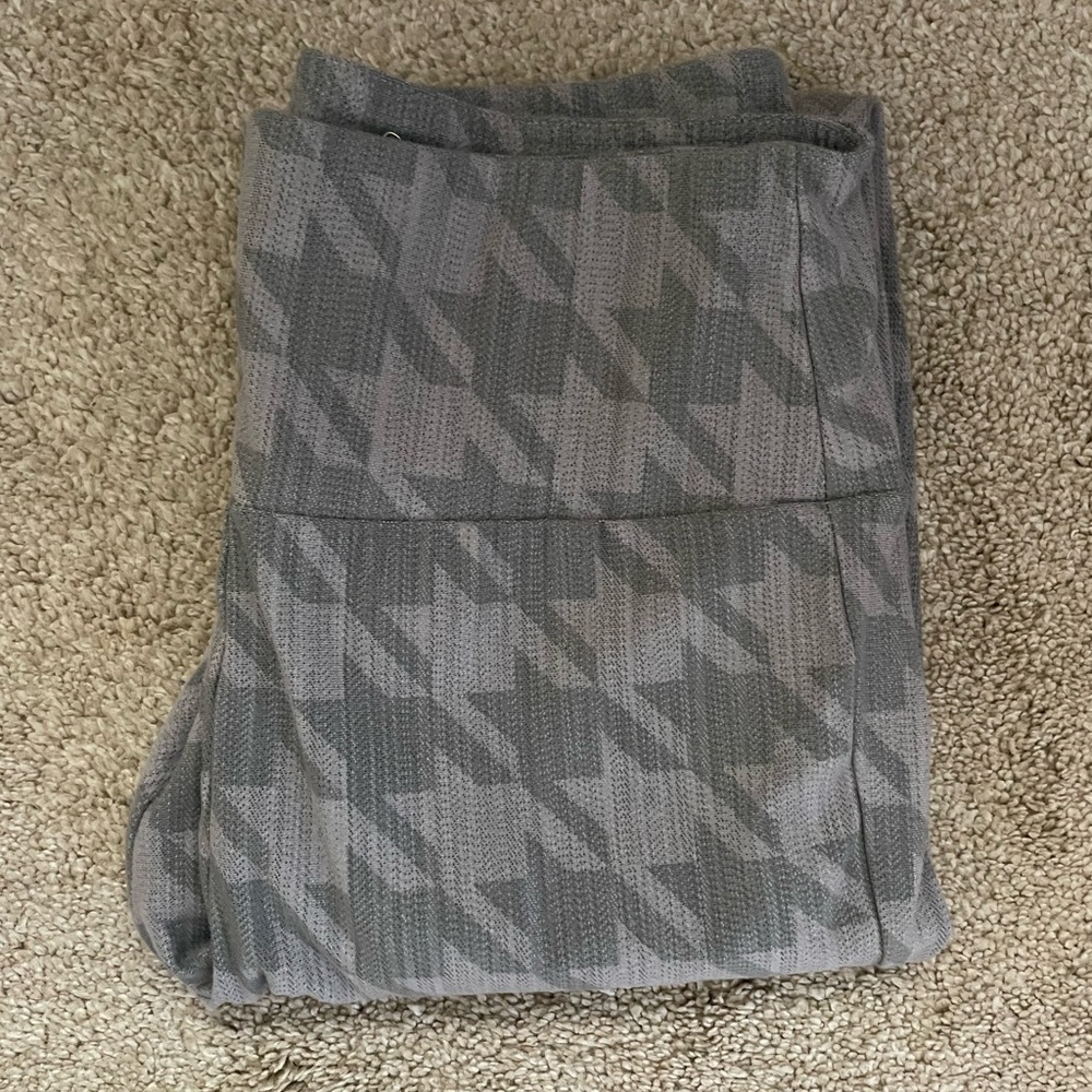 Gray houndstooth leggings